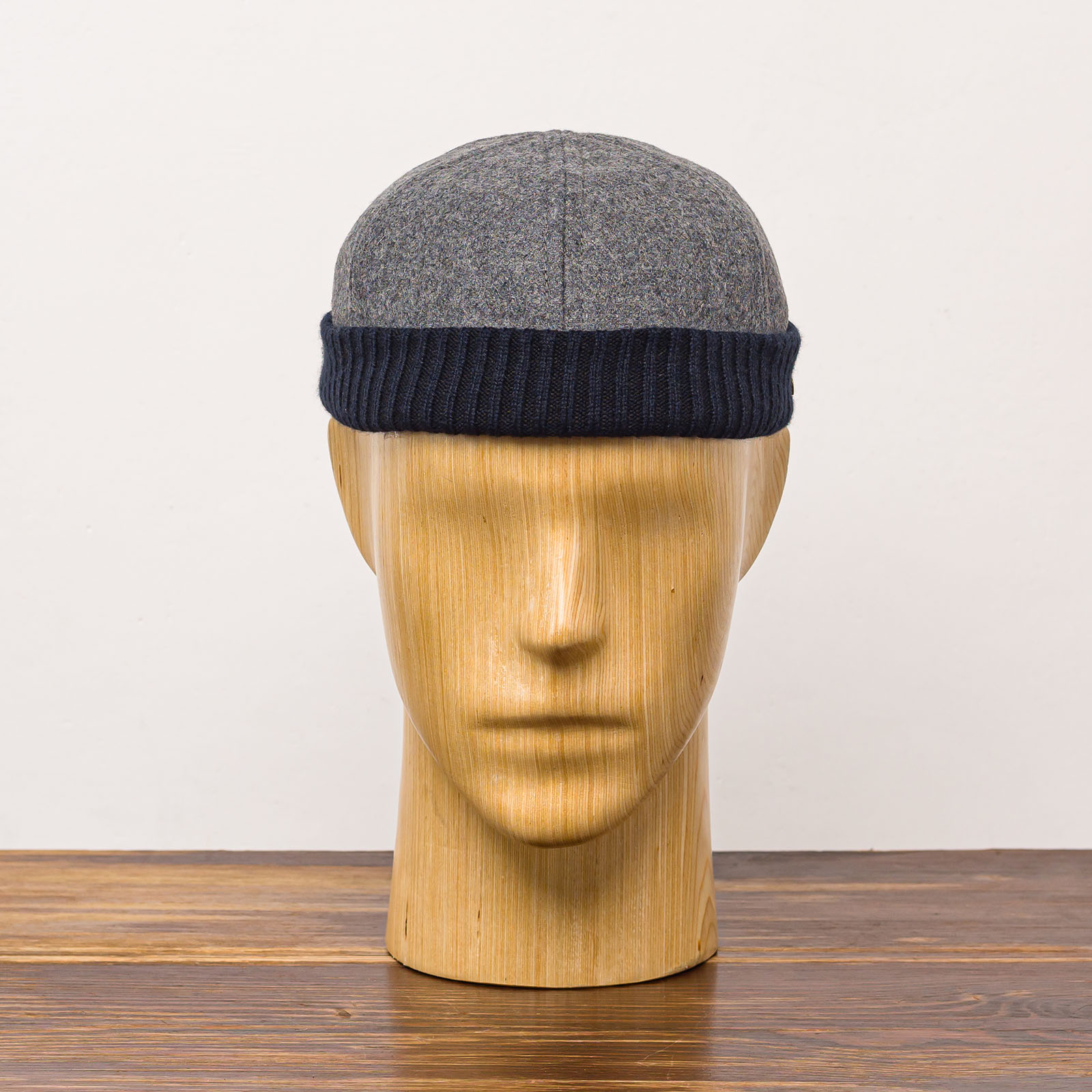 Docker Leon Beanie cap with a ribbing sewed with woolen cloth